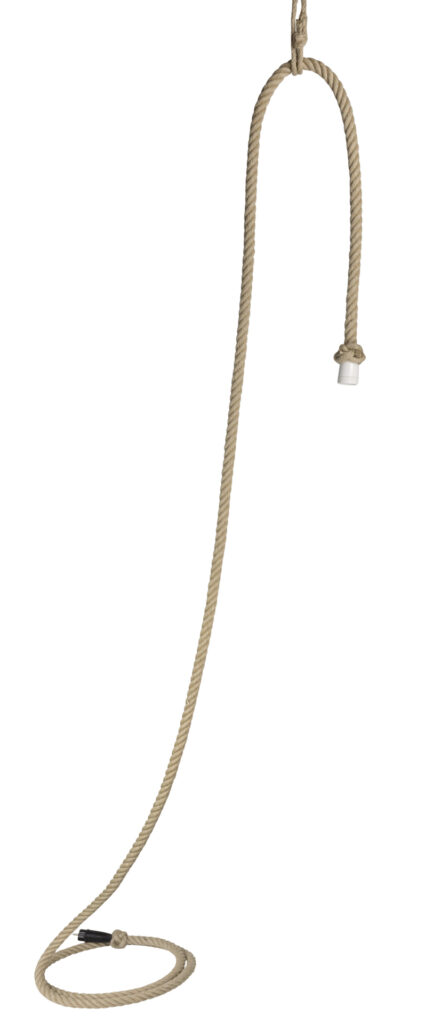 € 270,00
Touwlamp van 5 meter touwlengte.
Gemaakt van 4-strengs vlasvezeltouw Ø 27 mm.
Fitting en stekker afgewerkt met prachtige knoop.